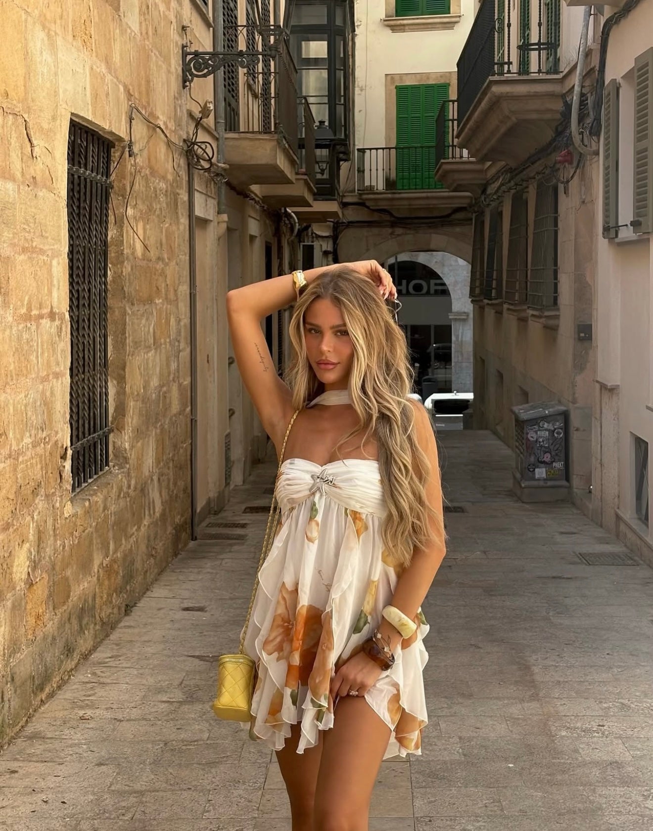 Vestido Curto com Estampa Floral - Bella