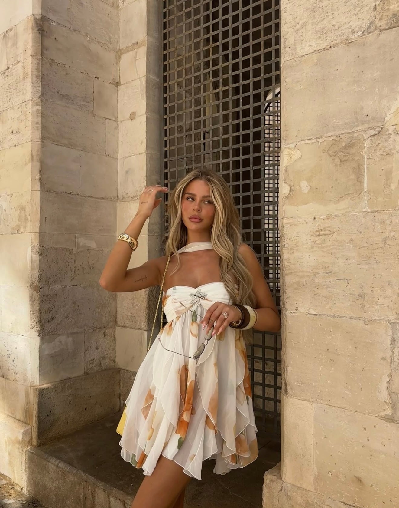 Vestido Curto com Estampa Floral - Bella